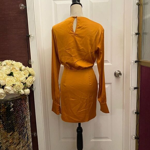 Hello Molly satin mini dress, size 4 - Picture 8 of 10